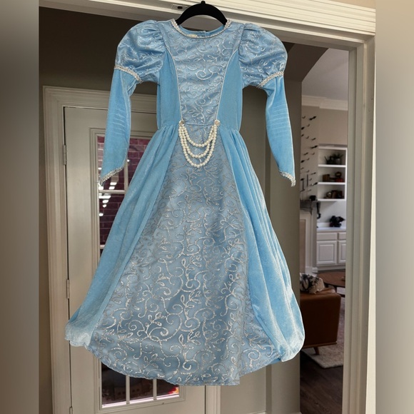 Girls size 4T blue princess dress with pearl accents
